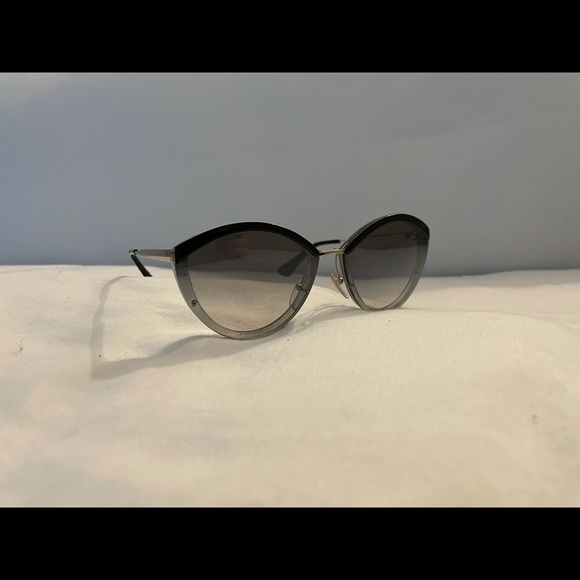 Prada sunglasses - Picture 3 of 10